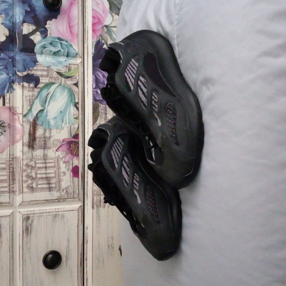 🚫SOLD🚫 Adidas Yeezy Alvah 700 V3 Trainers